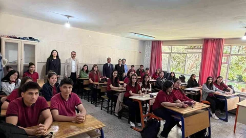 Kaymakam Ateş Öğrencilerle Buluştu