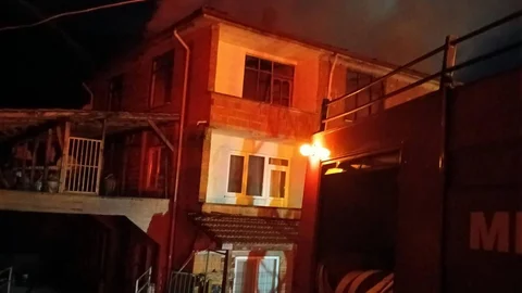 Bolu'da 3 Katlı Binada Yangın Çıktı