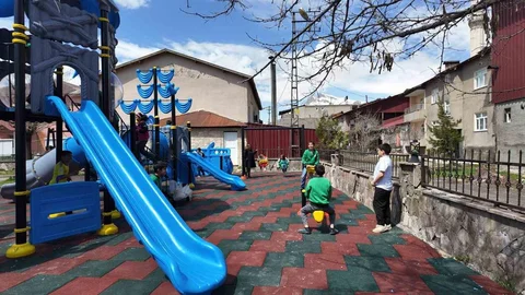 Beytüşşebap'ta Çocuklar İçin Oyun Parkı Açıldı