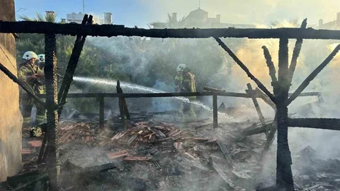 İzmir'de Restoran Yangını