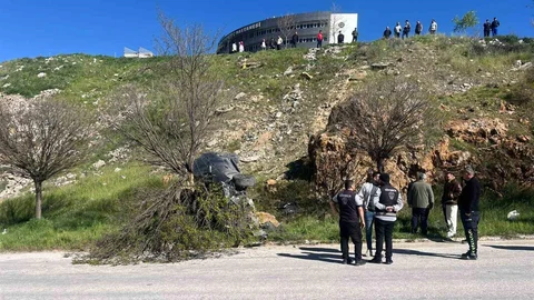 Kütahya'da Park Halindeki Araç Uçuruma Düştü