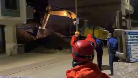 Kocaeli'nde Temel Kazısında Toprak Kayması