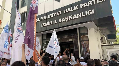 İzmir'de Belediye Memurları Eylemde