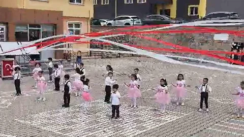 Kayseri'de Öğretmene Tabela Düştü