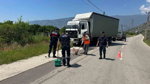 Kamyonla Çarpışan Motosikletli Hayatını Kaybetti