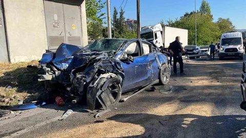 İzmir'de Tır Kazası: 3 Ölü, 5 Yaralı