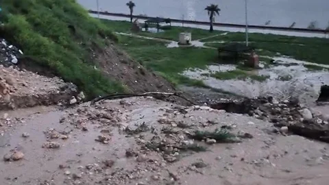 Cizre'de Heyelan Nedeniyle Yol Kapatıldı