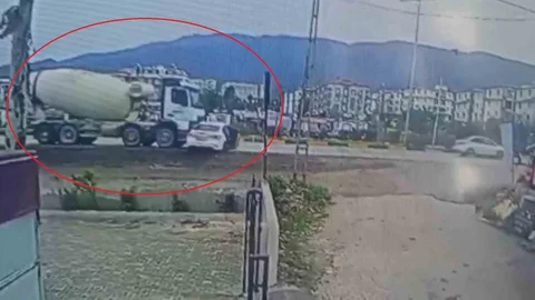 Beton Mikserinin Sürüklediği Araçta Yaralı Var