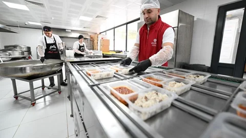 Silifke'de Sıcak Yemek Desteği