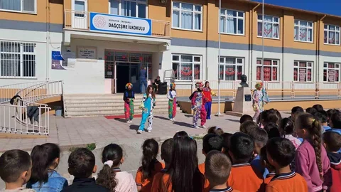 Tavşanlı'da Öğrencilerden Bayram Hediyesi