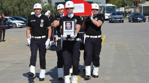 Şehit Polis Serkan Hızlı'nın Uğurlanması İzmir'den Gerçekleşti