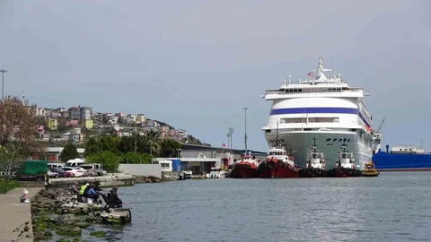 Rus Turistler Samsun’da Kruvaziyerle Geleneksel Seyahatlerine Devam Ediyor