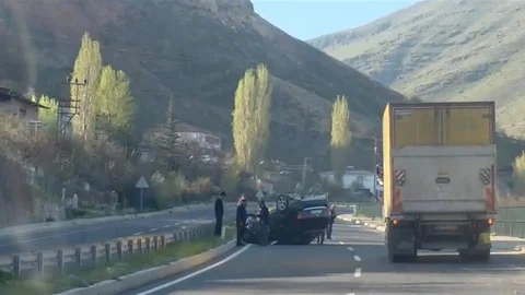 Malatya'da Kontrolden Çıkan Araç Takla Attı