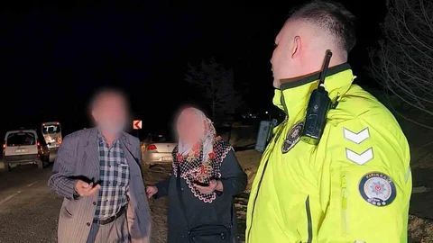 Yaşlı Çiftin Polise İlginç Tepkisi