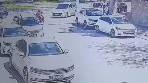 Elektrikli Bisiklet Otomobile Çarptı