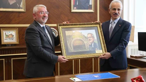 Çorum'da Bakan Uraloğlu Ziyaretlerde Bulundu