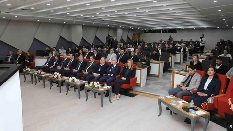 Van'da Dijital Dönüşüm Konferansı Yapıldı