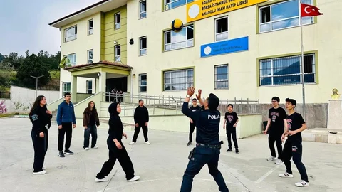 Adana'da Voleybol Etkinliği