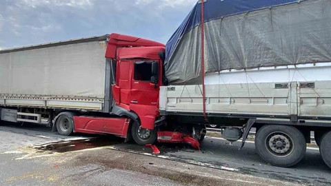 Kocaeli'de Zincirleme Tır Kazası
