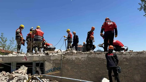 Uşak'ta Gerçekçi Deprem Tatbikatı Yapıldı