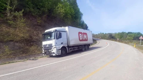 Freni Boşalan Kamyon Kazaya Neden Oldu