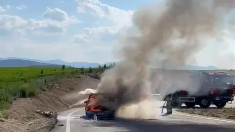 Ankara'da Araç Yangını Meydana Geldi