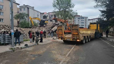 Tekirdağ'da İş Makinesi Devrildi