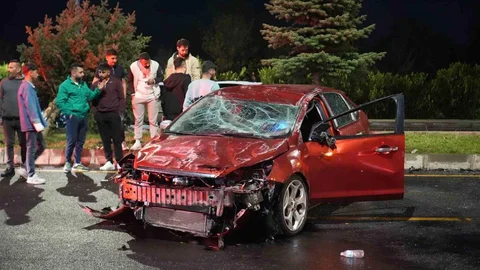 Niğde'de Otomobil Takla Attı