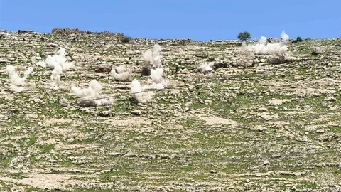 Şırnak'ta Riskli Kayalar Patlatıldı