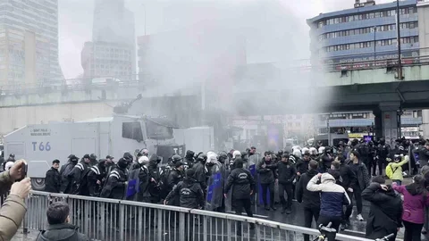 Mecidiyeköy'de TOMA ile Müdahale