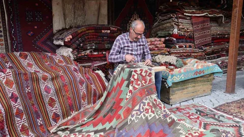 Kapadokya'da Eski Halılar Yeniden Hayat Buluyor