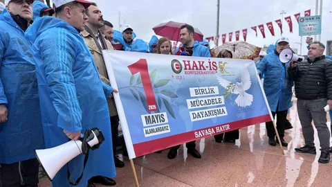 HAK-İŞ Taksim'de Anma Töreni Düzenledi