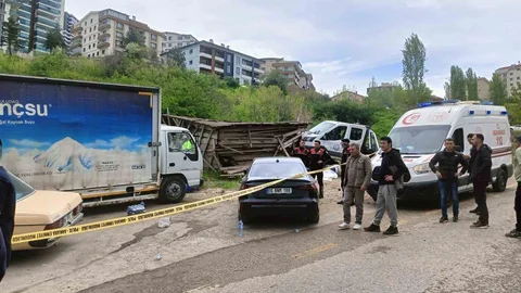 Ankara'da Kamyon Altında Kalan İki İşçi Hayatını Kaybetti