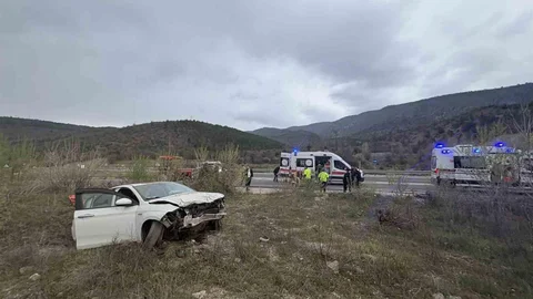 Kastamonu'da Otomobil Su Kanalına Düştü