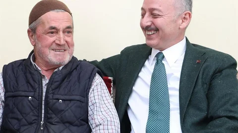 Kocaeli'de 90 Yaşındaki Dede İçin Sürpriz Ziyaret
