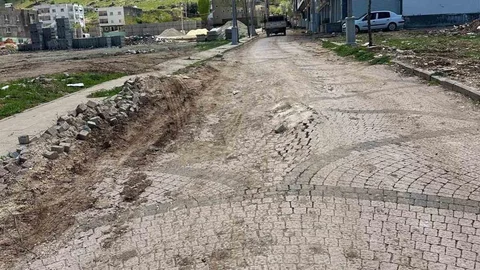 Mazıdağı'nda Bozuk Yollar Sorun Oluyor