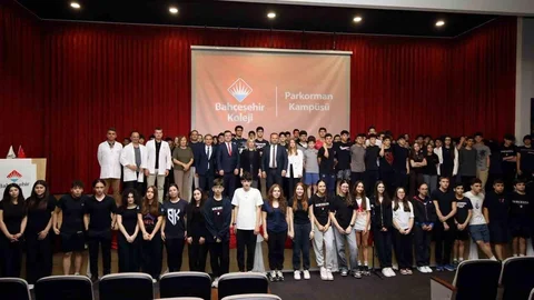 Akdeniz Üniversitesi Rektörü Özkan Öğrencilerle Buluştu