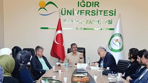 Iğdır Üniversitesi'nde Kitap Kritiği Yapıldı