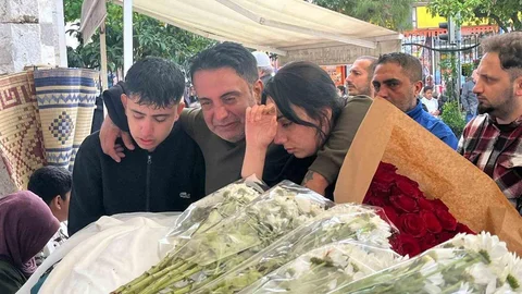 Kızını Ameliyat Masasında Kaybeden Baba İzmirlilerin Yüreğini Yaktı