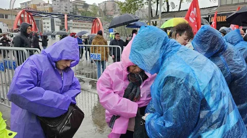Zonguldak'ta 1 Mayıs Yürüyüşü Sembolik Bebekle Gerçekleşti