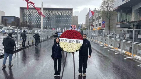 HEP-SEN 1 Mayıs'ı Taksim'de Kutladı