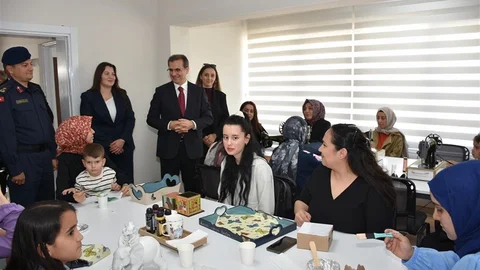 Salihli'de Aile Destek Merkezi Açıldı