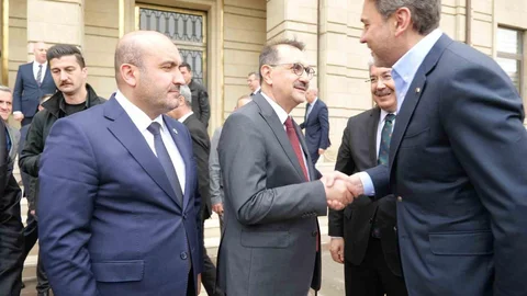 Eskişehir Valiliği'ne Bakan Bayraktar Ziyareti