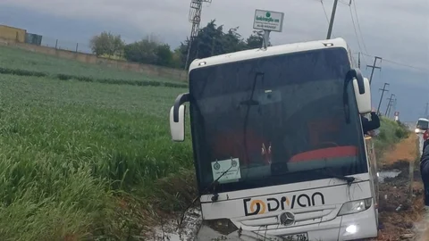 Edirne'ye Giden İşçilerin Otobüsü Kaza Yaptı