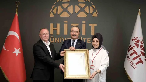 Hitit Üniversitesi'ne Kızılay'dan Gümüş Madalya