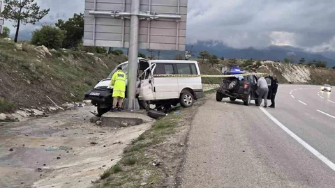 Minibüs Kazasında Bir Kişi Hayatını Kaybetti
