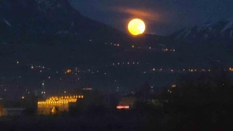 Van'da Dolunay Güzelliği