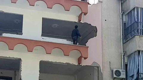 Denizli'de Tehlikeli Bina Yıkımı