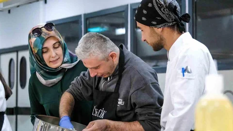 Bilecik’te Özel İhtiyaçlı Bireyler Pasta Yaptı