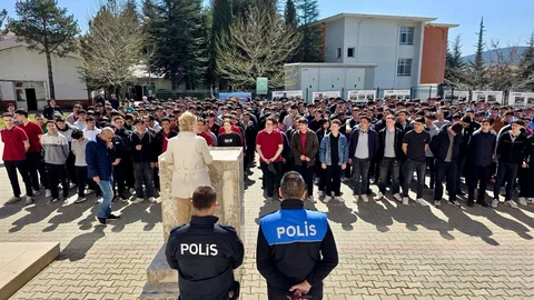 Bilecik'te Öğrencilere Sosyal Medya Eğitimi